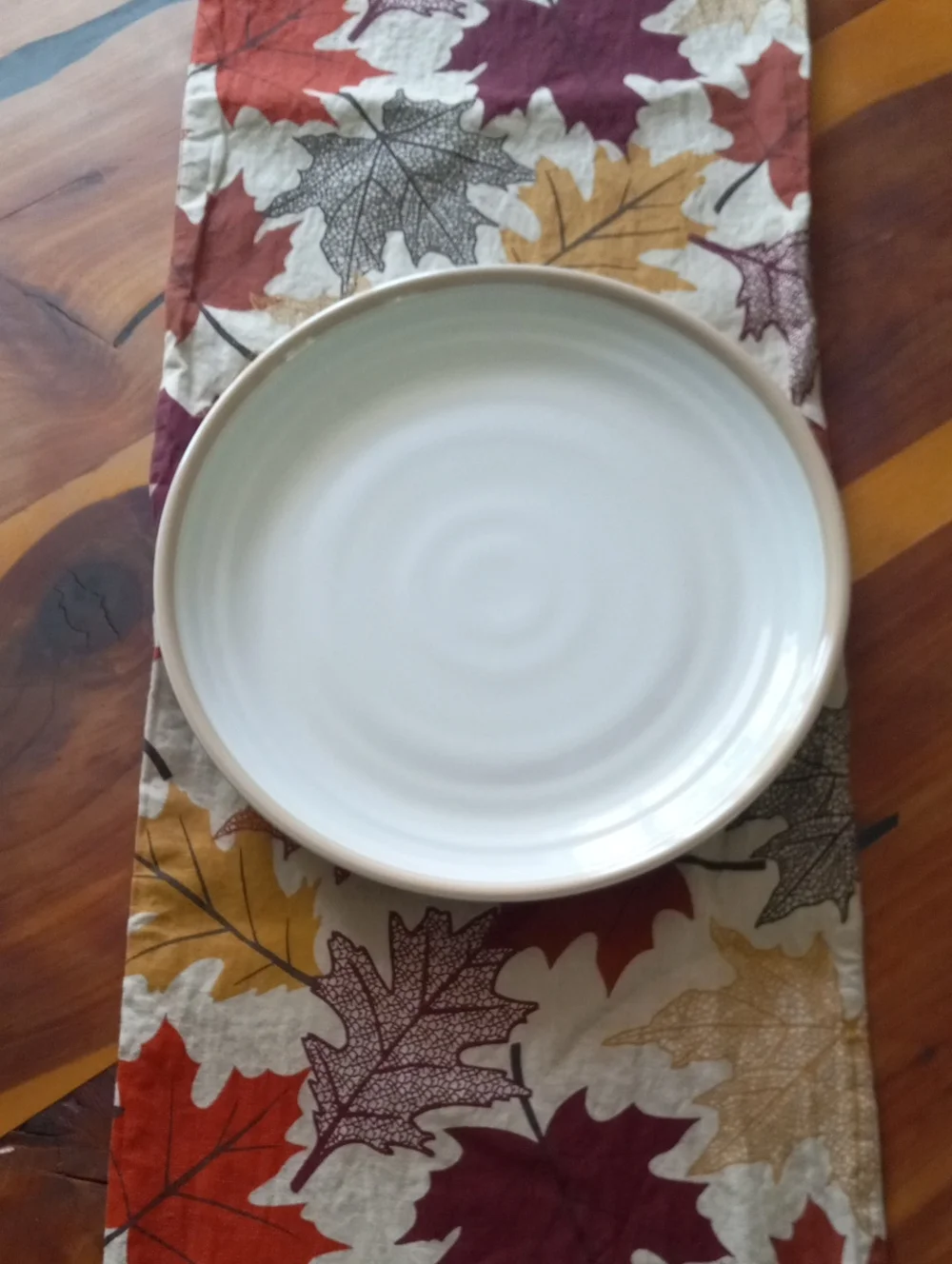International Tableworks Serving Plate - White Maple Pattern YM001